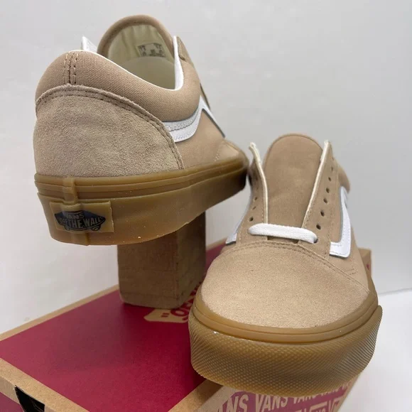 Vans Men’s Beige and White Sneakers Old Skool
Sesame/Gum
VN0A38G1QA2 Sneakers - Picture 7 of 16